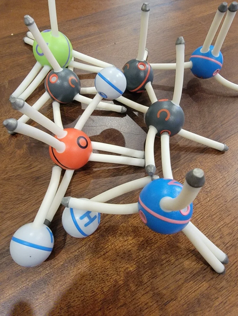 Happy Atoms molecular modeling kits from Thames & Kosmos